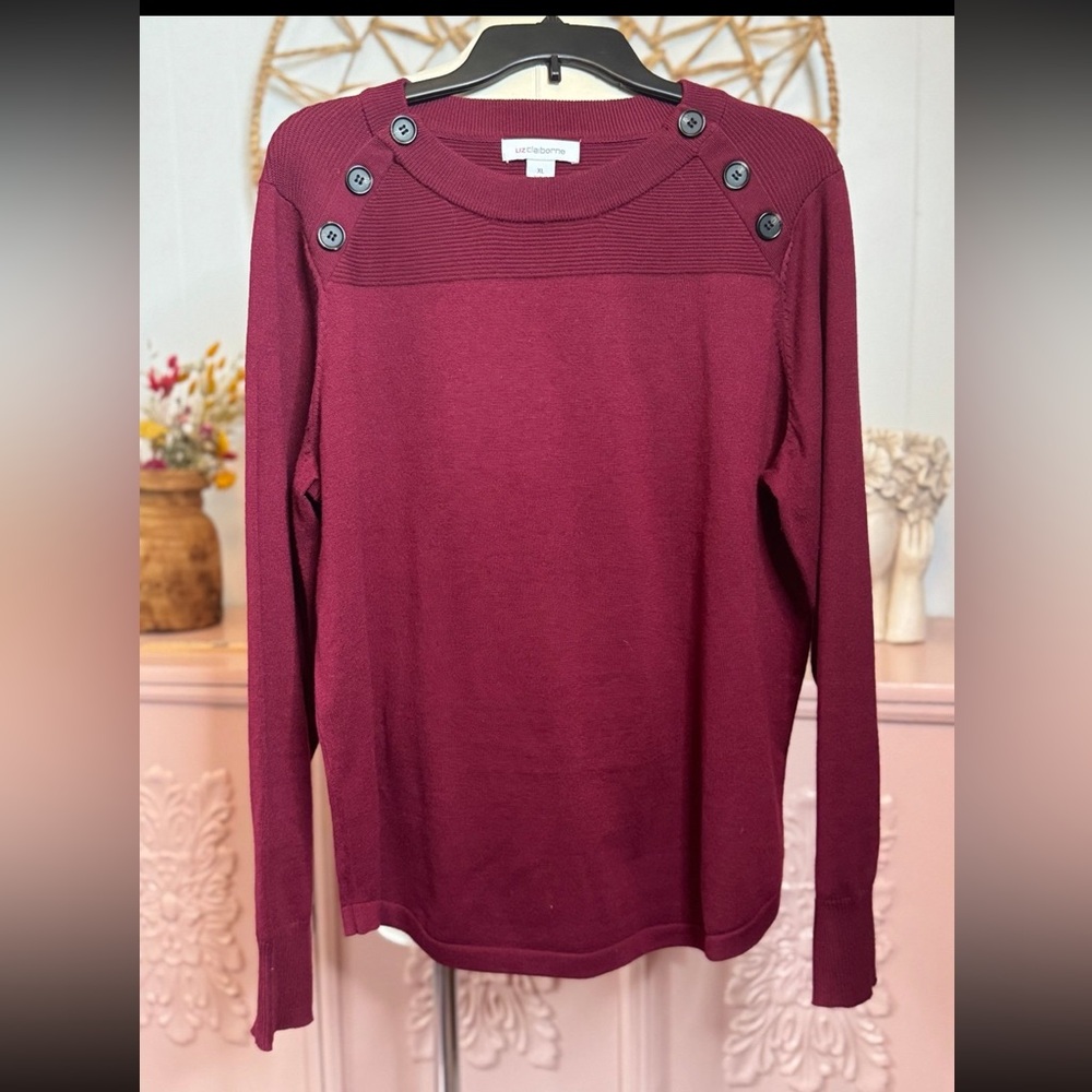 Women's Liz Claiborne Burgundy lightweight XL Button-Detail‎ Sweater